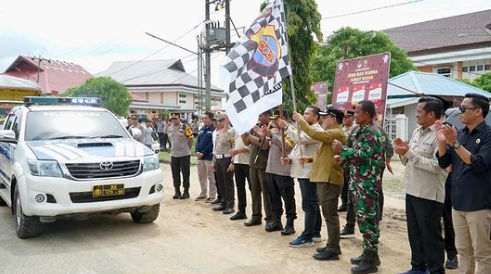 Makmur Marbun Lepas Angkutan Logistik Pemilu 2024 ke Empat Kecamatan PPU (Foto: Istimewa)