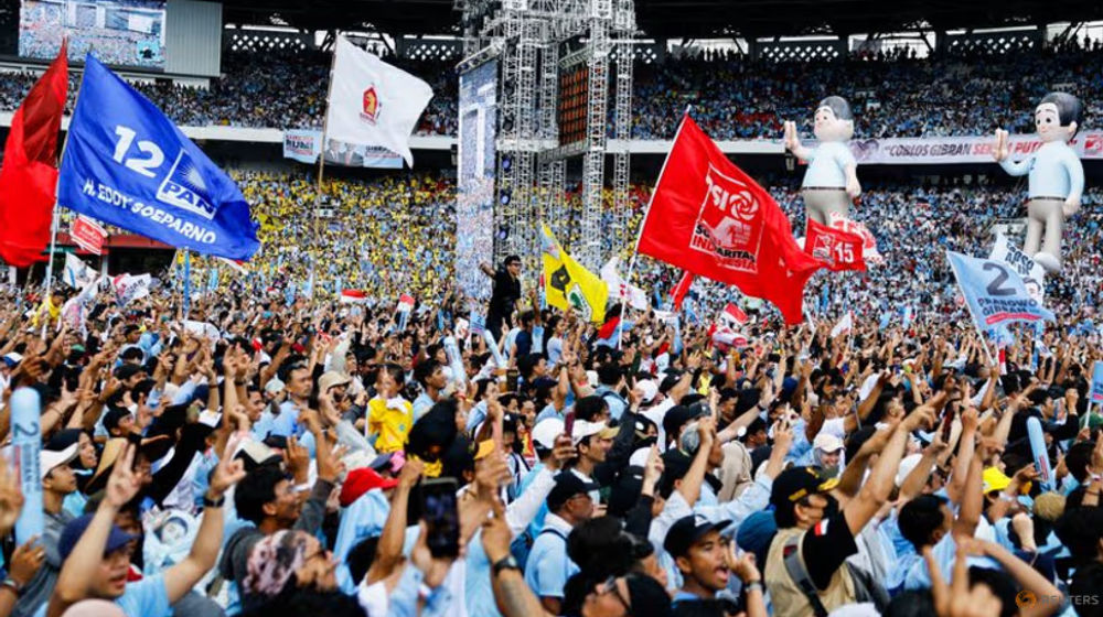Pendukung Menteri Pertahanan Indonesia dan calon presiden Prabowo Subianto dan pasangannya Gibran Rakabuming Raka, bereaksi pada rapat umum kampanye mereka di Jakarta, Indonesia, 10 Februari 2024