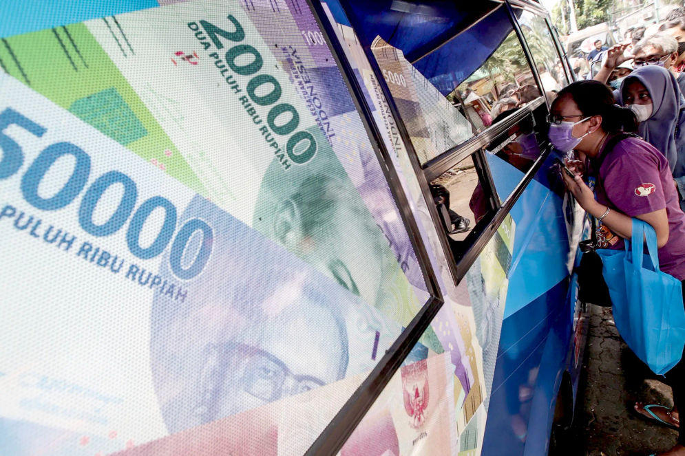 Nilai tukar rupiah terhadap dolar AS pada awal pekan mengalami penguatan karena risk-off terkait pemilihan presiden dan wakil presiden RI telah sedikit mereda. 