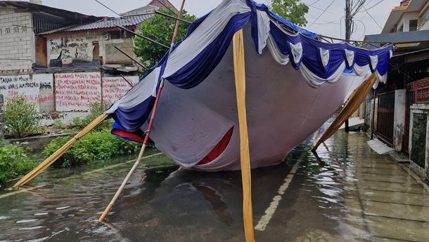 Pemilu 2024: Hujan Deras Bikin Sejumlah TPS di Jakarta Pusat Terendam Banjir dan Ambruk