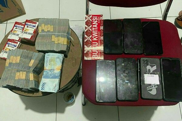 Barang bukti dugaan politik uang yang terjadi di Manado, diamankan Polda Sulut. (Foto:Istimewa)