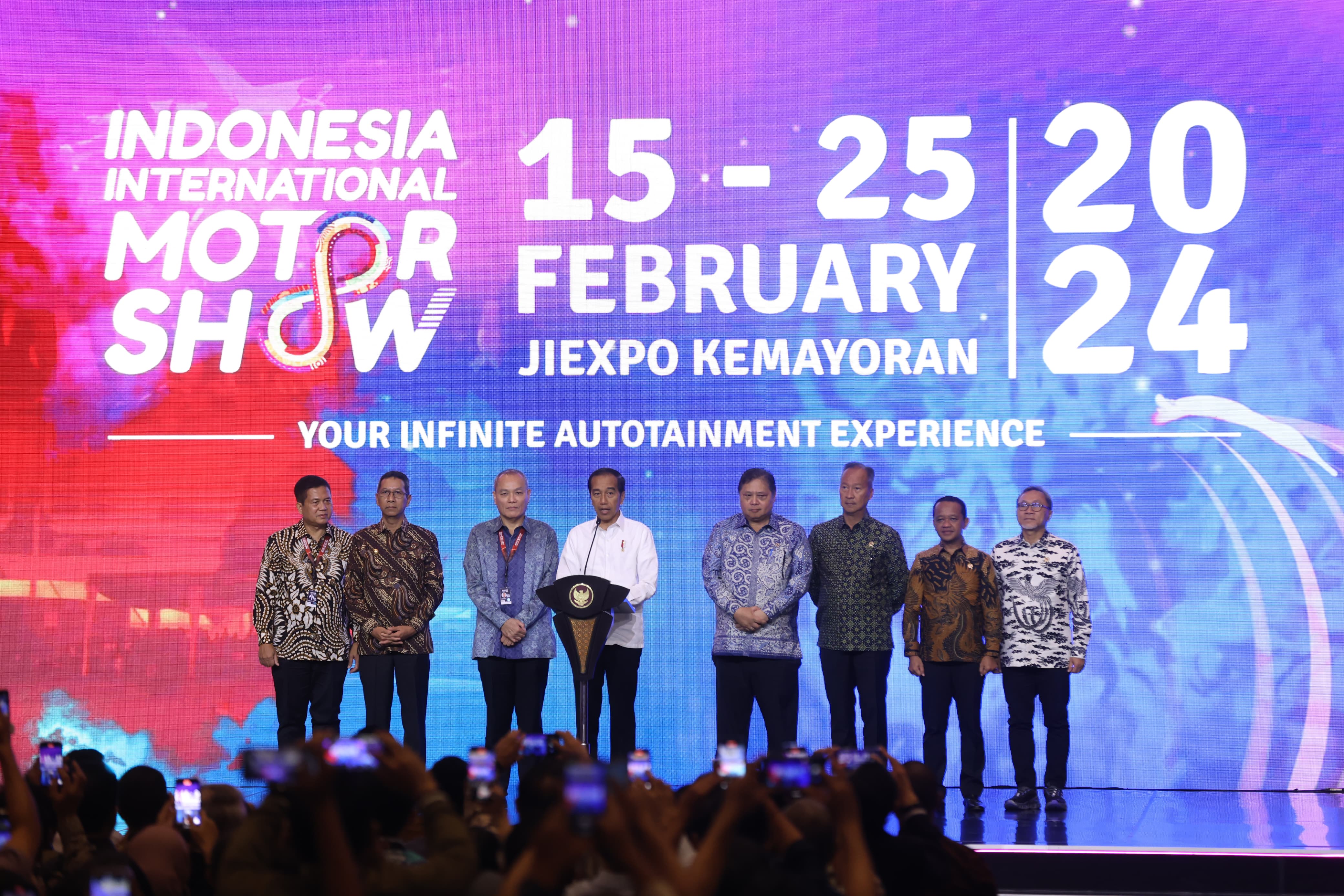 Presiden Republik Indonesia Joko Widodo membuka The 31th Indonesia International Motor Show (IIMS) 2024, di Jiexpo Jakarta, Kamis, 15 Februari 2024. 