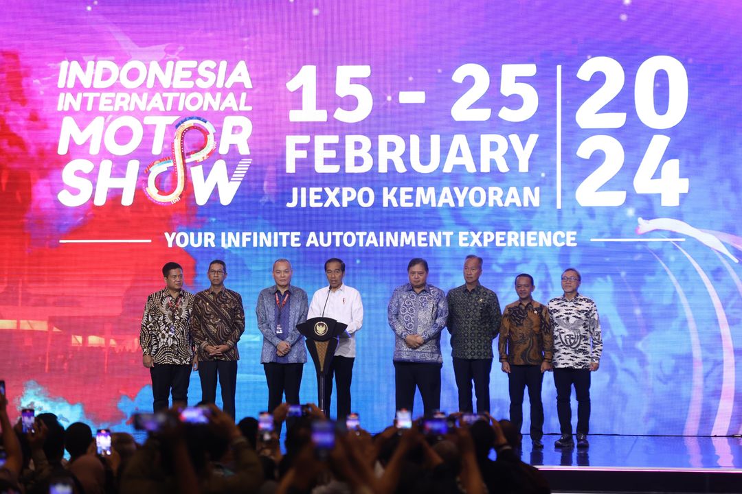 Presiden Republik Indonesia Joko Widodo membuka The 31th Indonesia International Motor Show (IIMS) 2024, di Jiexpo Jakarta, Kamis, 15 Februari 2024. 