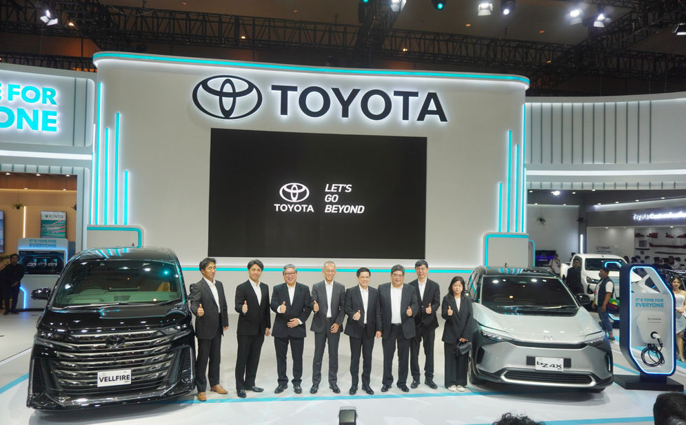 Ajang IIMS Toyota Hadirkan Mobil Elektrifikasi 