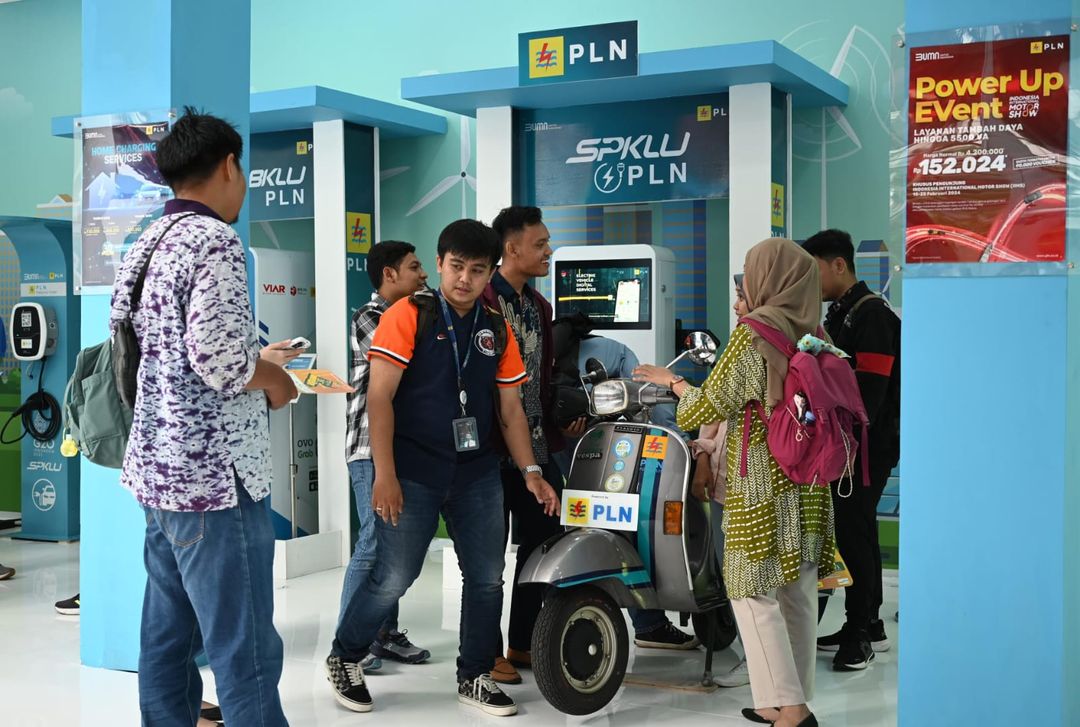 Gelaran Indonesia Internasional Motor Show (IIMS) 2024 yang berlangsung sejak 15-25 Februari di JIEXPO Kemayoran Jakarta, menjadi ajang bagi PT PLN (Persero) mengakselerasi ekosistem kendaraan listrik kepada masyarakat. 