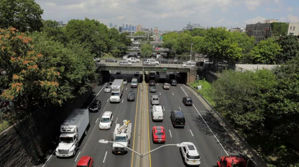 Lalu lintas di Brooklyn Queens Expressway di New York, AS