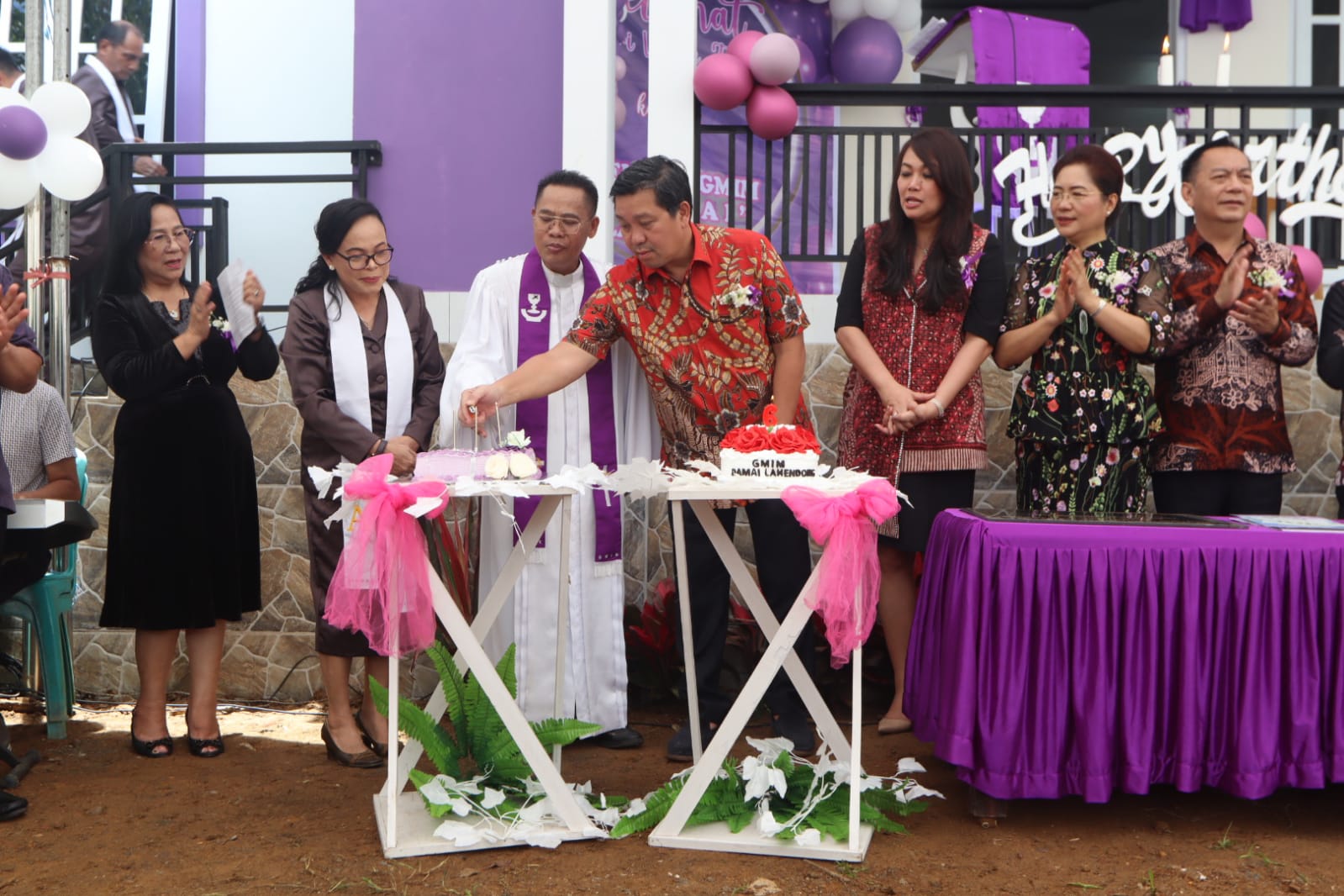 Wagub Sulut Steven Kandouw menghadiri ibadah syukur di GMIM Damai Lahendong, Kota Tomohon. (Foto:Jor/Fjt)