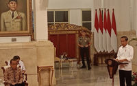 Presiden Jokowi menyampaikan pengantar Sidang Kabinet Paripurna tentang Persiapan Ramadan dan Idul Fitri 1445 H di Istana Negara, Jakarta, Senin 26 Februari 2024.