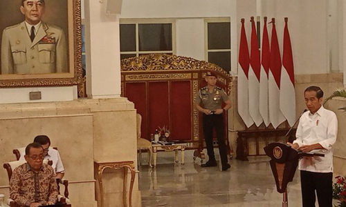 Presiden Jokowi menyampaikan pengantar Sidang Kabinet Paripurna tentang Persiapan Ramadan dan Idul Fitri 1445 H di Istana Negara, Jakarta, Senin 26 Februari 2024.