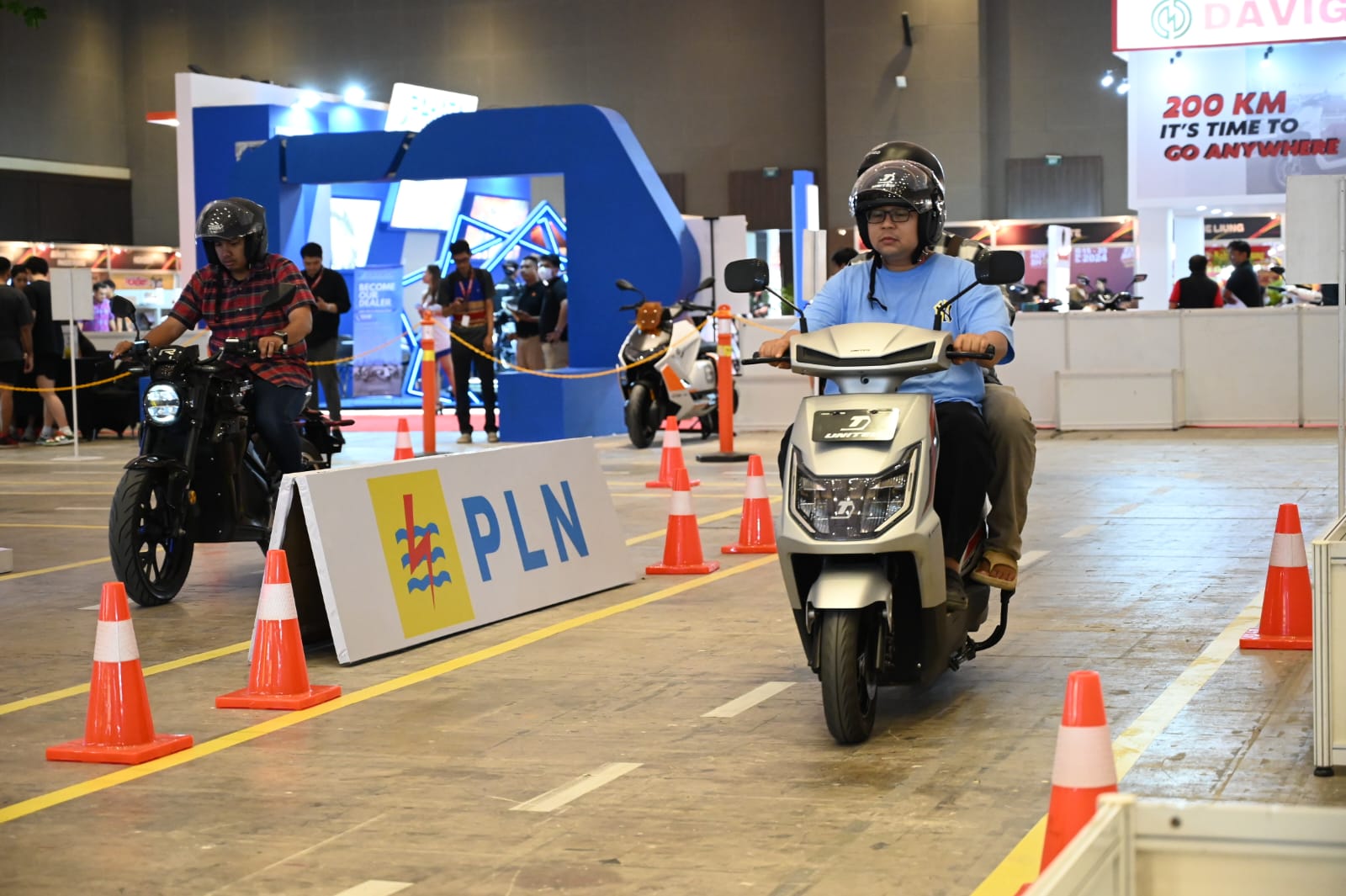 PT PLN (Persero) meraih Most Interactive Booth dalam gelaran Indonesia International Motor Show (IIMS) 2024.