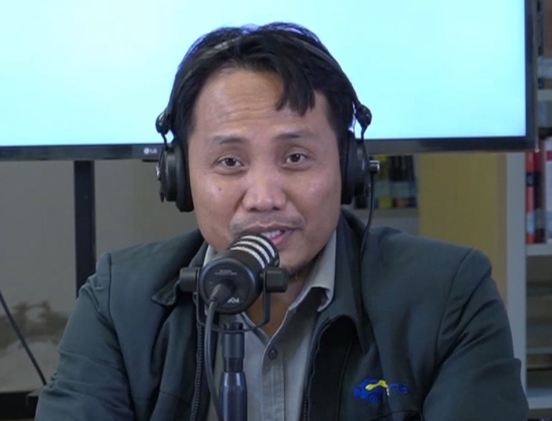 Dr.Eng. Bambang Sumantri, ST, MSc selaku Wakil Direktur bidang Akademik PENS.