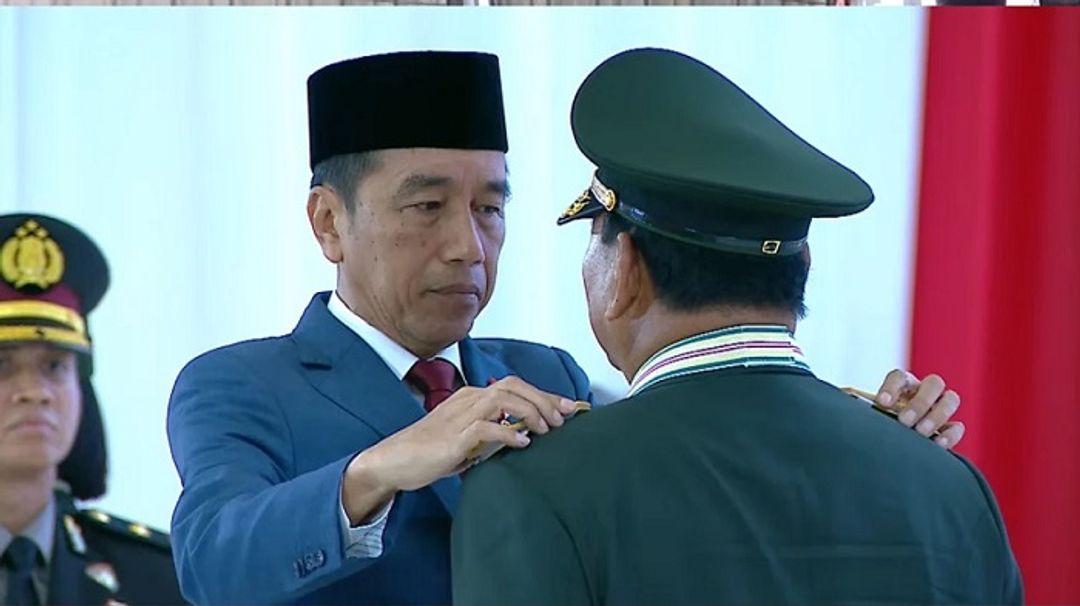 Presiden Jokowi memberikan gelar jenderal kehormatan kepada Menhan Prabowo (Kemhan)