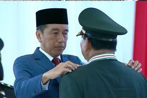 65de9e1dced7c-presiden-jokowi-memberikan-gelar-jenderal-kehormatan-kepada-menhan-prabowo_1265_711.jpg