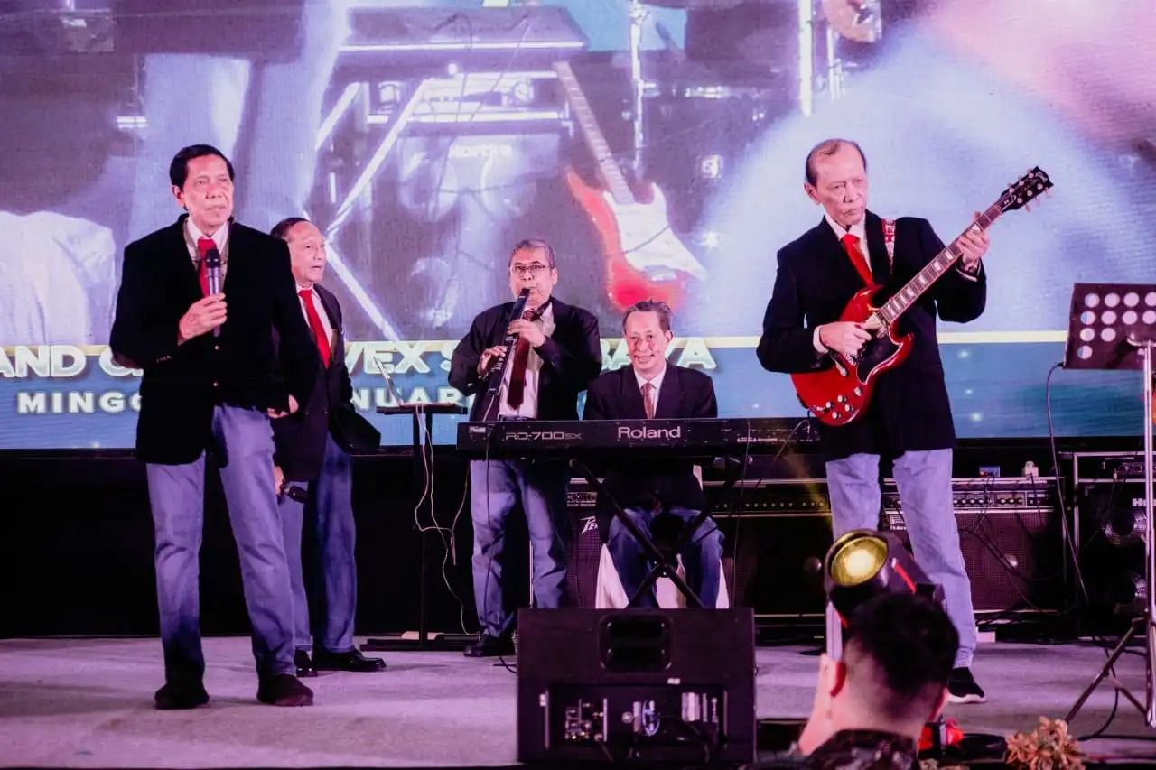 Band yang beranggotakan para guru besar siap untuk diajak untuk tampil memeriahkan acara.
