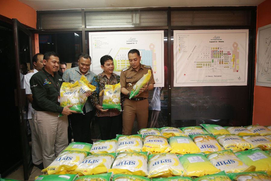 Dinas Koperasi Usaha Kecil dan Menengah Perdagangan (Dinkopdag) Kota Surabaya mencatat jumlah perputaran beras di Kios Tim Pengendalian Inflasi Daerah (TPID) sangat banyak. Jumlahnya berkisar di angka 100 ton per minggunya.