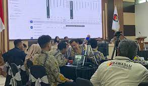Rekapituasi surat suara di Kota Surabaya