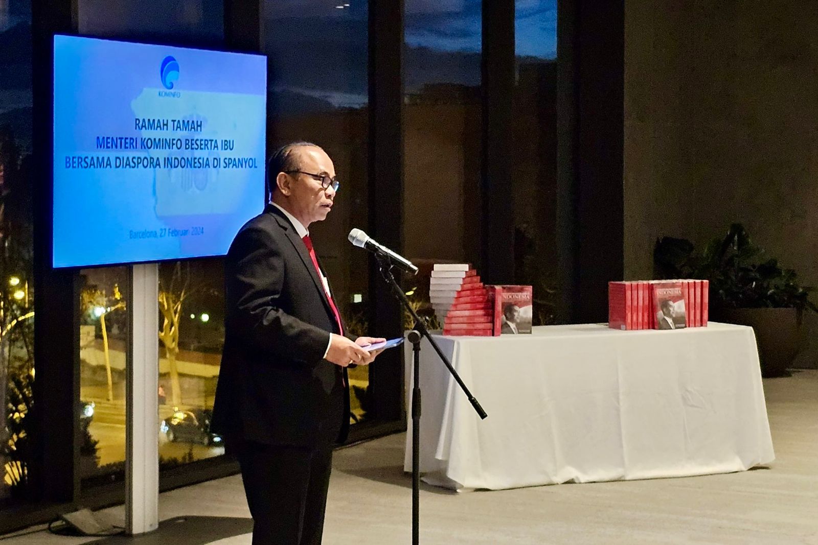 Menteri Komunikasi dan Informasi (Kominfo) Budi Arie Setiadi di acara ramah tamah bersama diaspora di Barcelona, Spanyol pada Selasa, 27 Februari 2024.