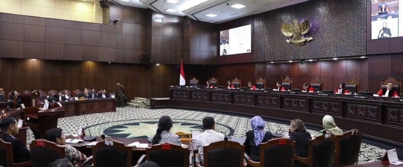 Mahkamah Konstitusi menggelar sidang pengucapan putusan pengujian Undang-Undang Nomor 7 Tahun 2017 tentang Pemilu, Kamis (29/02) di Ruang Sidang MK. (Foto Humas/Ifa.)