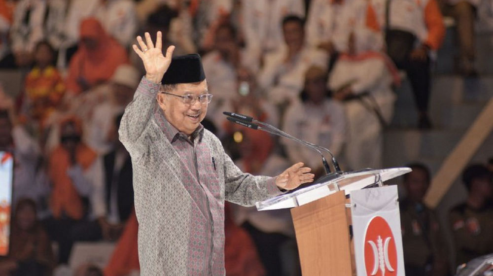 Wakil Presiden Republik Indonesia ke-10 dan 12 Muhammad Jusuf Kalla menghadiri Puncak Milad PKS ke-21 yang diadakan di Istora Senayan, Jakarta