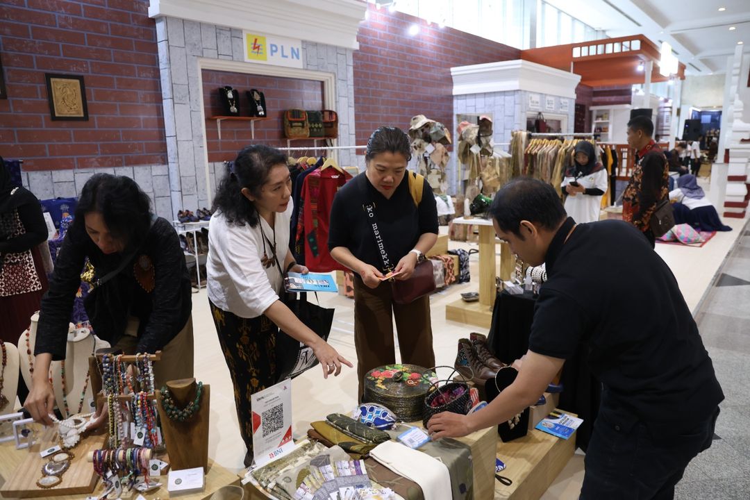 PT PLN (Persero) mencatat 51 Usaha Mikro Kecil (UMK) binaannya berhasil menjual 1.925 produk di pameran International Handicraft Trade Fair (INACRAFT) 2024 di JCC Senayan, Jakarta. 