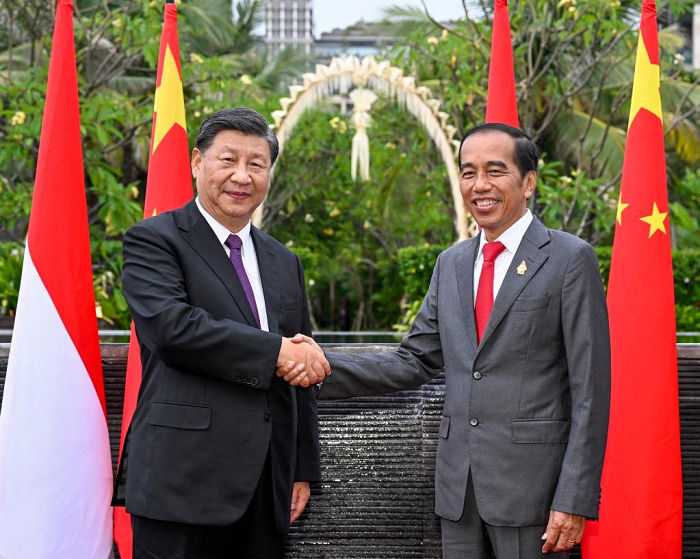 Presiden Tiongkok, Xi Jinping, melakukan pembicaraan dengan Presiden Indonesia, Joko Widodo, di Bali, Indonesia, pada 16 November 2022. (Xinhua/Li Xueren)