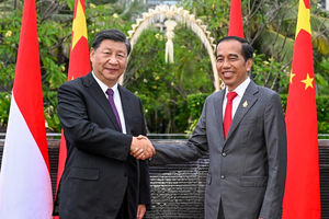 Presiden Tiongkok, Xi Jinping, melakukan pembicaraan dengan Presiden Indonesia, Joko Widodo, di Bali, Indonesia, pada 16 November 2022.