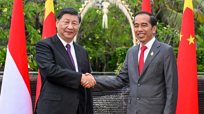 Presiden Tiongkok, Xi Jinping, melakukan pembicaraan dengan Presiden Indonesia, Joko Widodo, di Bali, Indonesia, pada 16 November 2022.
