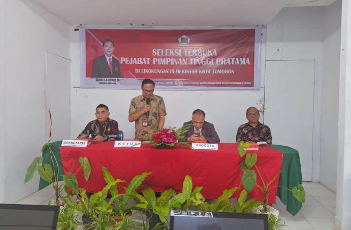 Sekda Tomohon Edwin Roring membuka seleksi jabatan pimpinan tertinggi. (Foto: Istimewa)