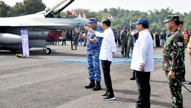 Presiden Jokowi Tinjau Kesiapan Alutsista di Pangkalan TNI AU Iswahjudi, Magetan