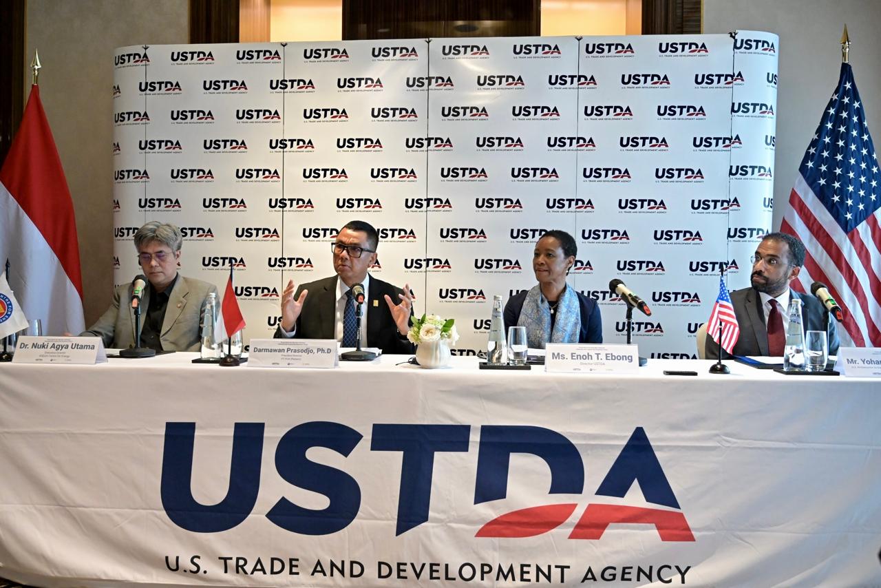 PT PLN (Persero) memperoleh hibah sekitar US$2 juta atau Rp31 miliar dari Badan Perdagangan dan Pembangunan Amerika Serikat atau The United States Trade and Development Agency (USTDA).