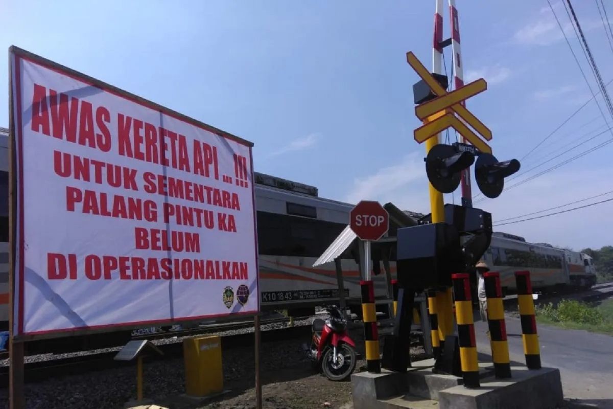palang pintu perlintasan sebidang KA yang dipasang tersebut berada di Desa Sidorejo, Kecamatan Saradan, Madiun