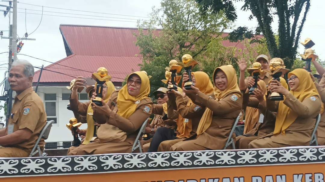 Kendaraan Kirab Piala Adipura, di Halaman Kantor Balai Kota, pada hari Minggu, 10 Maret 2024.