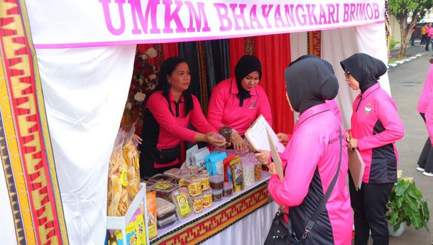Meriahkan HUT Ke-44, Yayasan Kemala Bhayangkari Polda Lampung Gelar Senam hingga Bazar
