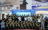 Foto bersama Manajemen PT PLN (Persero), jajaran pengurus, pelatih dan pemain tim bola voli Jakarta Elektrik PLN untuk Proliga 2024.