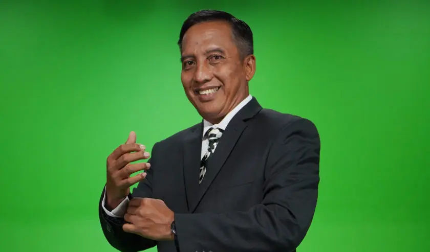 Rektor Unesa Nurhasan. Unesa memberikan beasiswa kepada siswa sekolah Indonesia di dua kota di Arab Saudi.