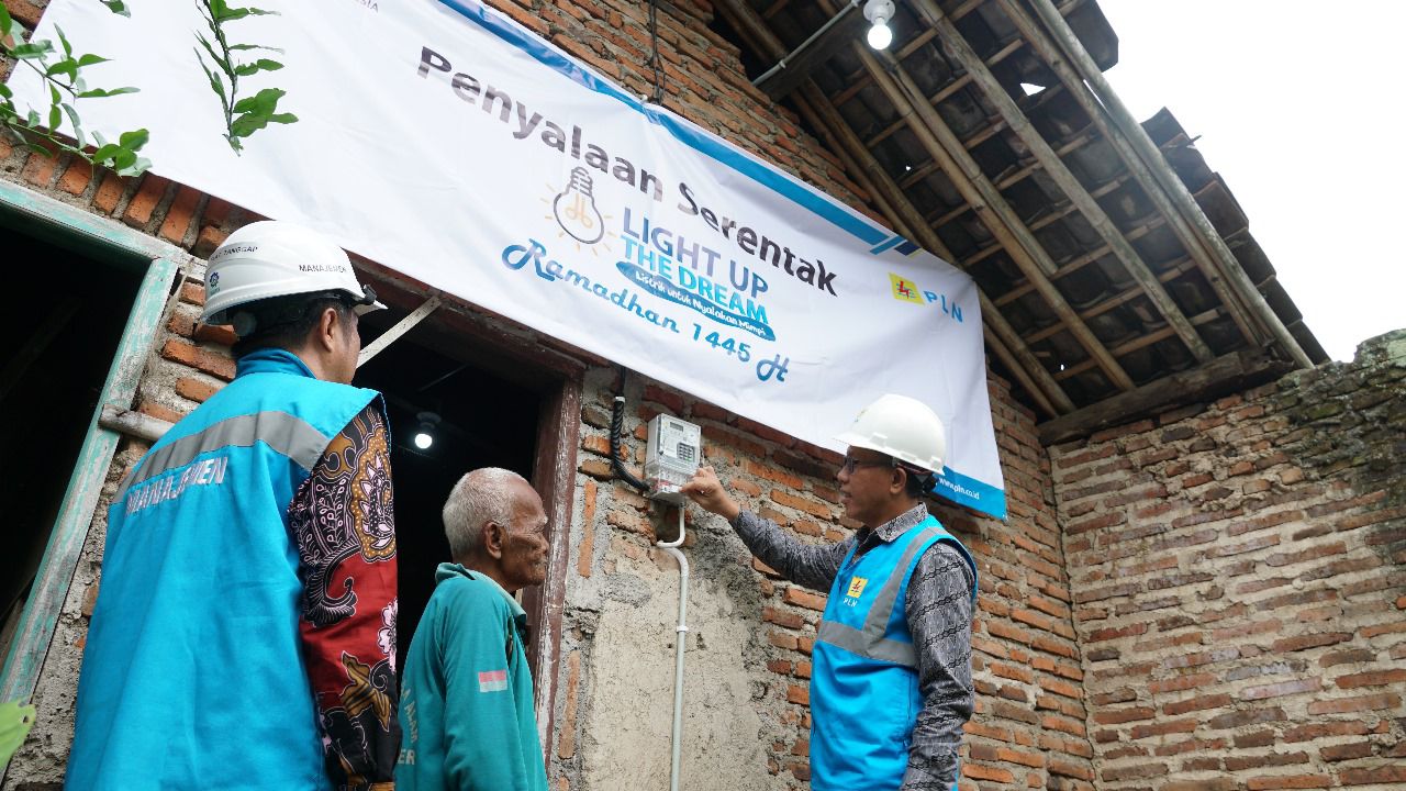 Penyalaan listrik secara serentak kepada 2.920 rumah keluarga prasejahtera dalam program Light Up the Dream (Listrik untuk Nyalakan Mimpi) pada Maret 2024.