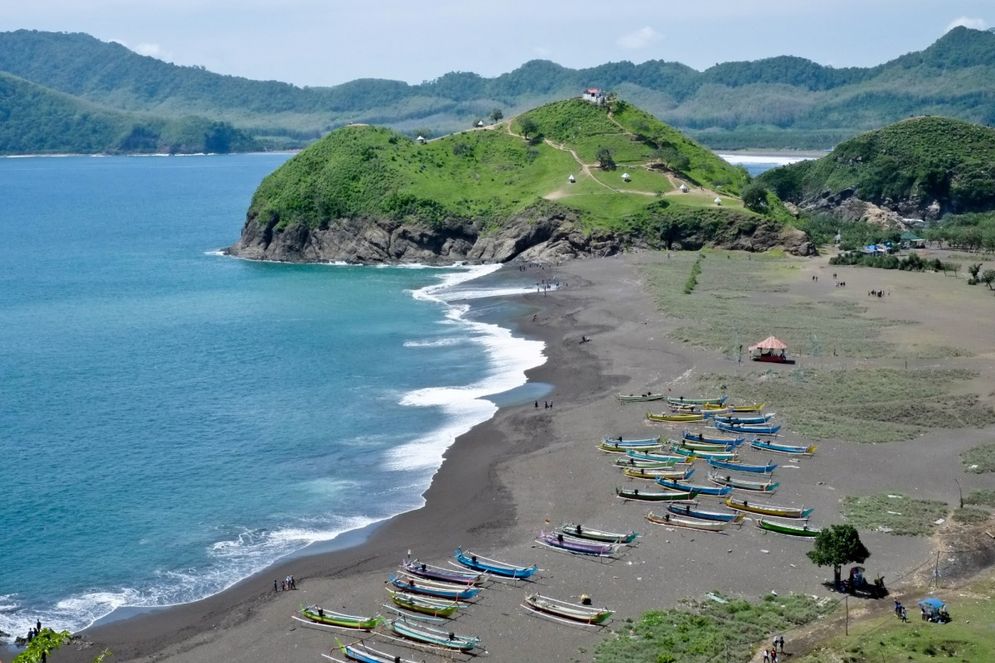 A-pantai-payangan-jember-jawa-timur.jpg