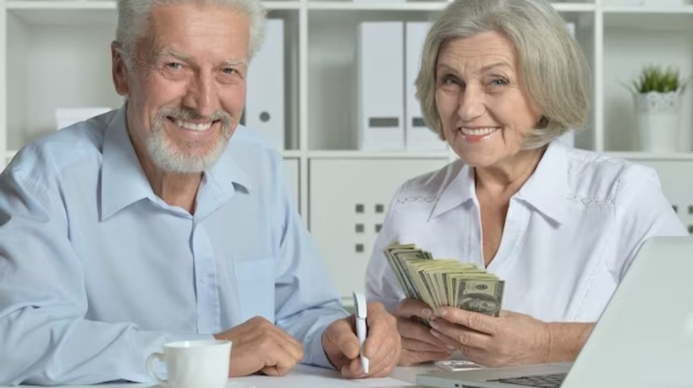 Ilustrasi mencapai usia tertentu dan menikmati masa pensiun. 