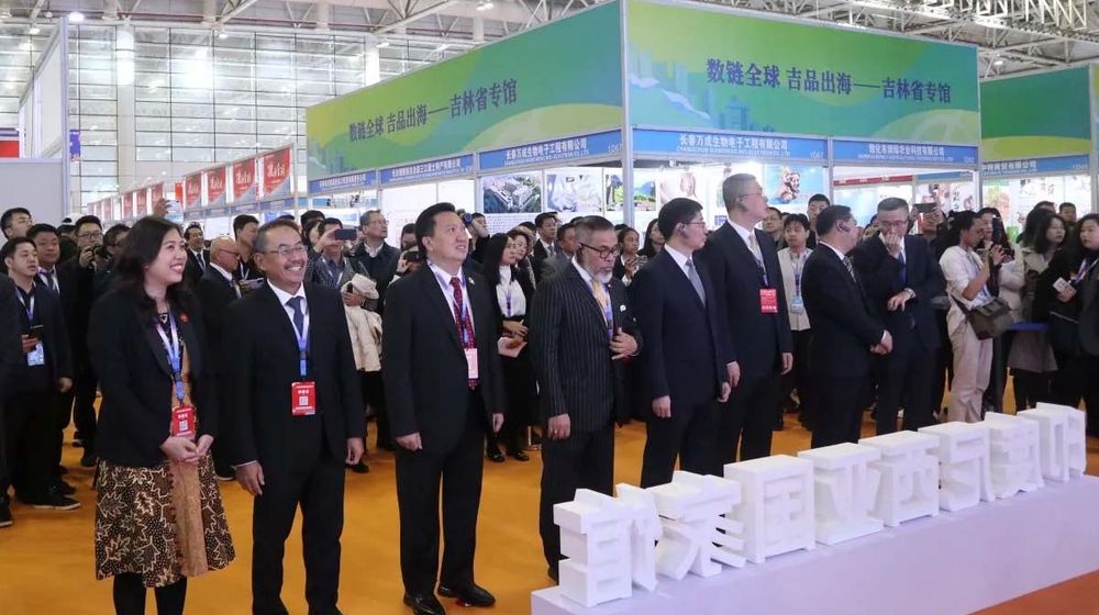 pameran china.jpg