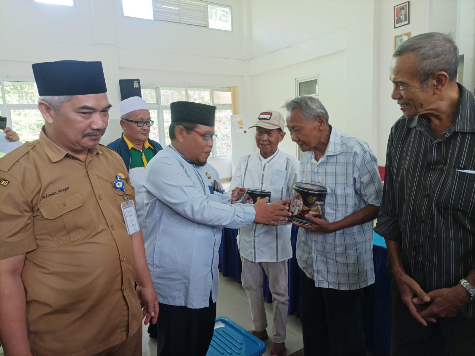 Baznas Kota Balikpapan menyalurkan paket ramadan bahagia tahun 2024 Masehi/1445 Hijiriah di Kecamatan Balikpapan Utara, pada hari Selasa, 19 Maret 2024