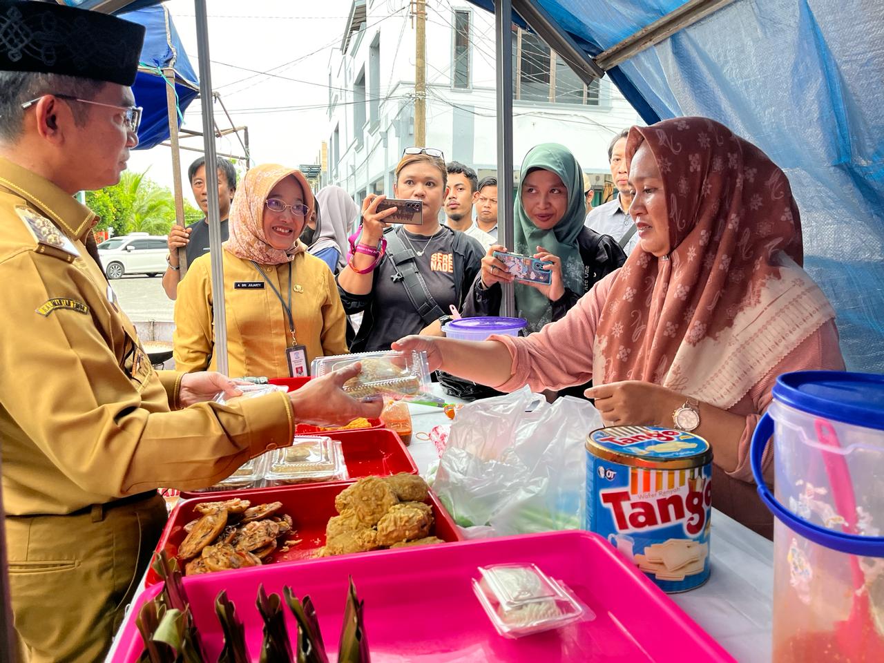 Pastikan Makanan Sehat, Pemkot Balikpapan Sidak Pasar Ramadan pada Selasa 19 Maret 2024