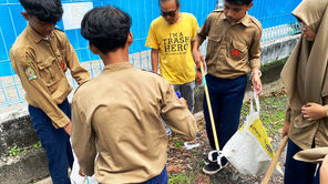 Tingkatkan Kesadaran terhadap Lingkungan, Dosen UMY Ajak Siswa SMP Muhammadiyah 10 Yogyakarta Belajar Mengelola Sampah