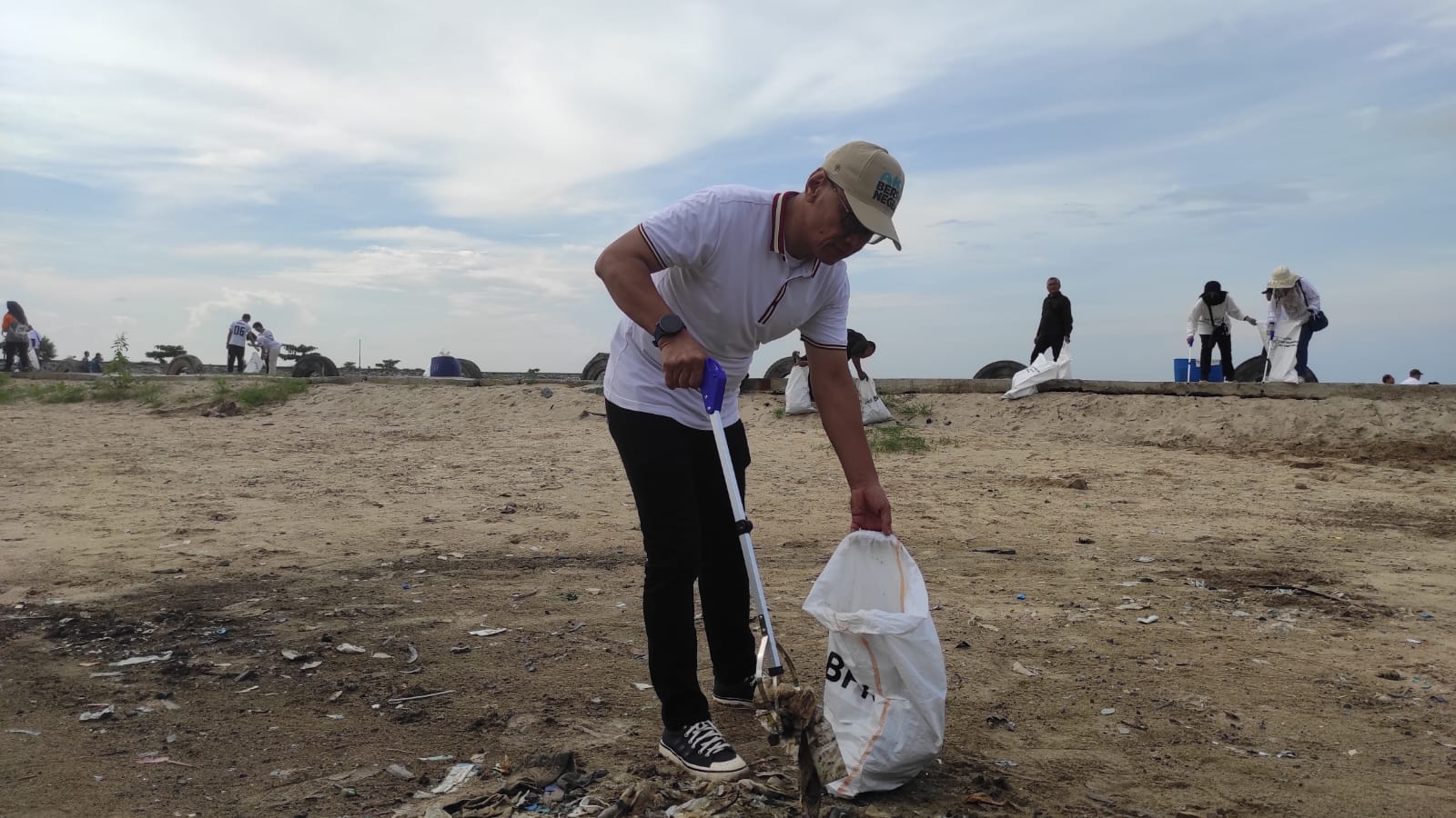 Tahun Ini DLH Balikpapan Tambah Pekerja Pembersih Sampah di Pesisir  