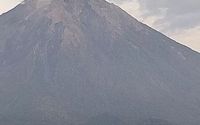 A-GUNUNG SEMERU ERUPSI.jpeg