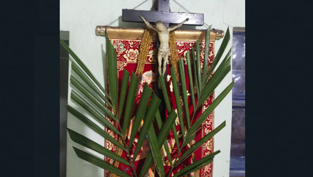 PUISI: Daun Palma di Kaki Salib