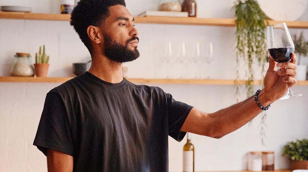 Ilustrasi pria dan wine