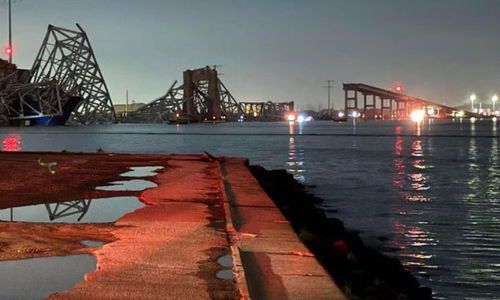 Pemandangan Jembatan Francis Scott Key setelah runtuh, di Baltimore, Maryland, AS