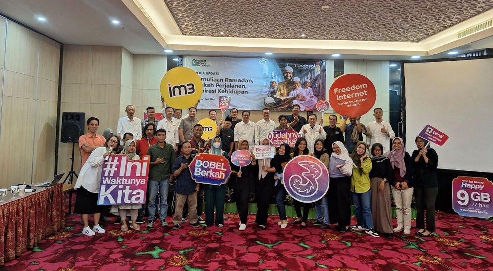 Indosat Ooredoo Hutchison menyambut bulan Ramadan melalui kampanye Indosat Bersama Rayakan Indah Ramadan 2024.  