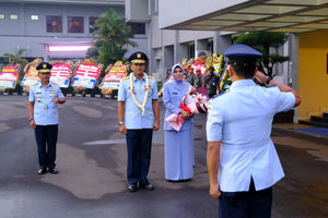 Marsdya TNI M. Tonny Harjono, S.E., M.M., dan Ny. Isa Tonny Harjono.png