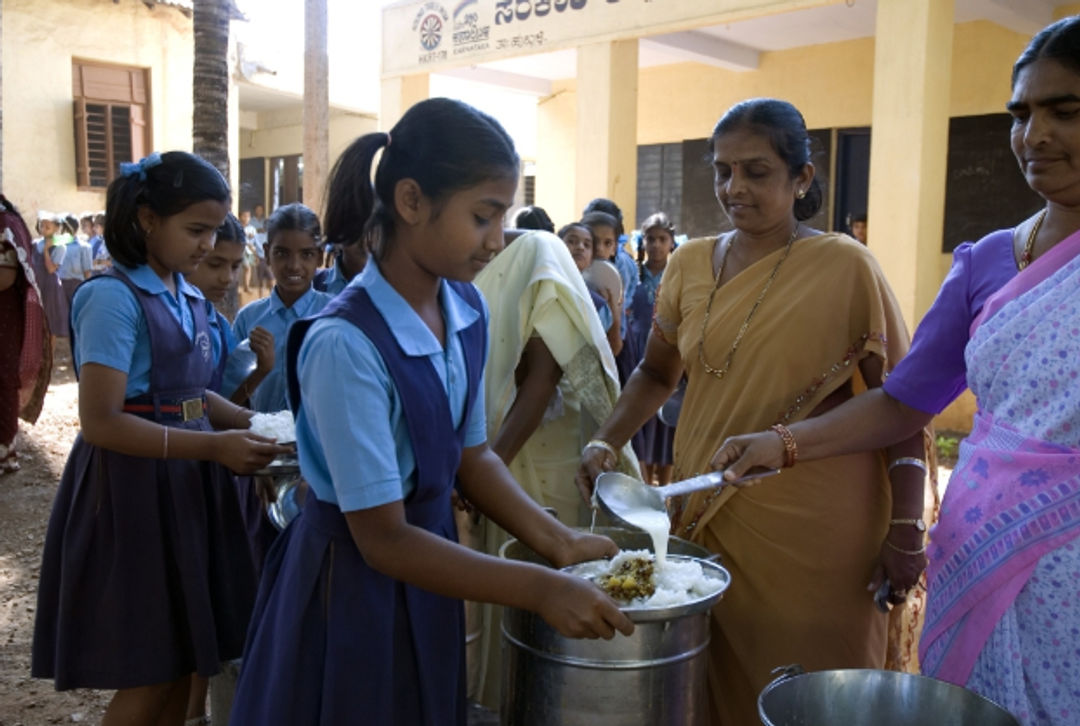 Makan siang gratis di India. (borgenproject.org)
